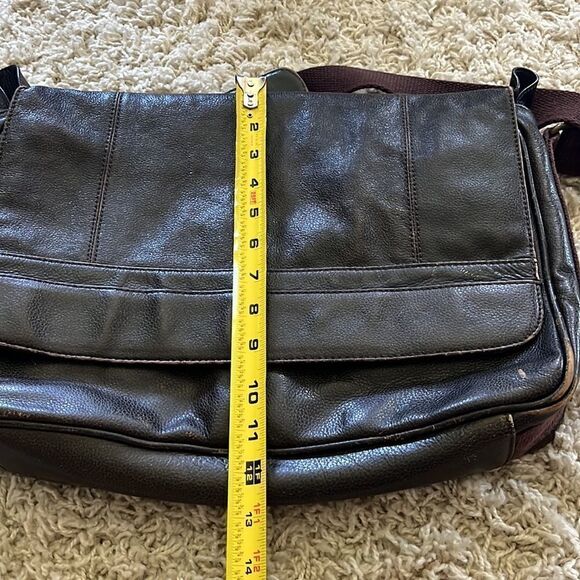 Black Rivet Leather Cross Body Messenger Laptop Bag Distressed Adjustable Strap - Picture 13 of 16